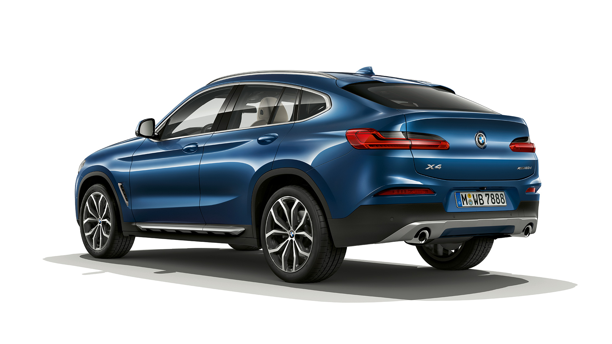 BMW X4 xDrive20d, Modèle xLine G02 2018 en Phytonicblau vue de trois quarts arrière